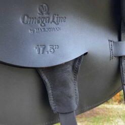Silla de doma Omega Line monofaldón muslera con puentes intercambiables Omega comprar equipación equitación España