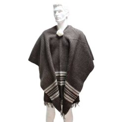 Alternative view of PONCHO DE LANA
