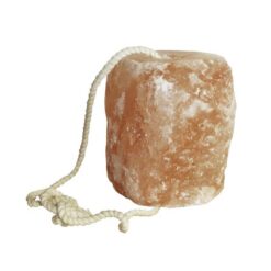 Piedra de sal del Himalaya con cuerda Marjoman Distribution comprar equipación equitación España